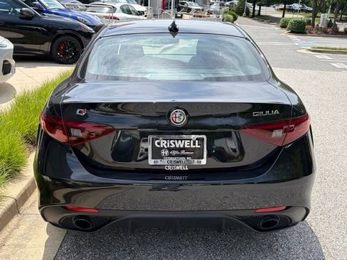 Used 2023 Alfa Romeo Giulia Veloce AWD/4WD image 6
