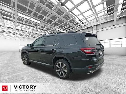 Used 2025 Honda Pilot Touring image 5