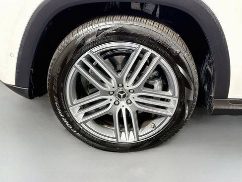 Used 2025 Mercedes-Benz GLS 450 4MATIC image 38