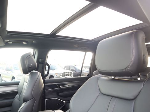 New 2026 Jeep Grand Wagoneer 4WD image 17