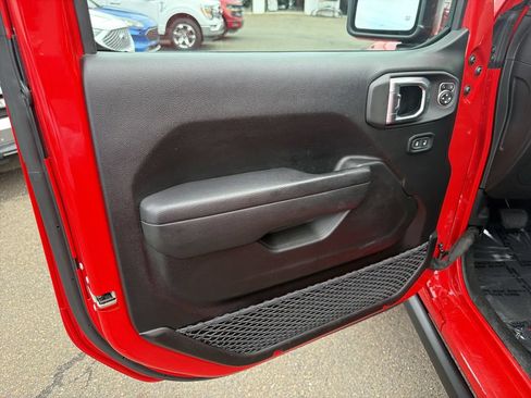 Used 2023 Jeep Wrangler Unlimited Rubicon 4xe w/ Cold Weather Group AWD/4WD image 11