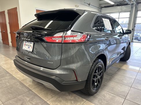 Used 2024 Ford Edge SEL w/ Convenience Package image 12