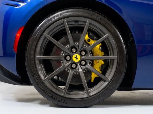 Used 2022 Ferrari SF90 Spider image 21