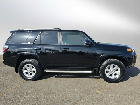 Certified 2019 Toyota 4Runner SR5 AWD/4WD image 2
