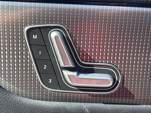 Used 2021 Mercedes-Benz GLB 250 4MATIC image 24