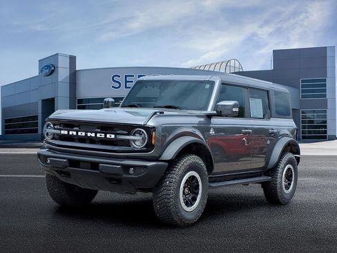 Used 2023 Ford Bronco Outer Banks w/ Sasquatch Package AWD/4WD image 1
