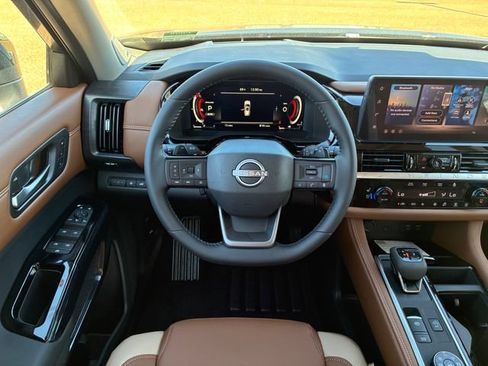 New 2026 Nissan Pathfinder Platinum AWD/4WD image 14
