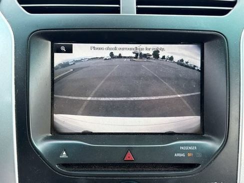 Used 2015 Ford Explorer XLT w/ Equipment Group 202B AWD/4WD image 23