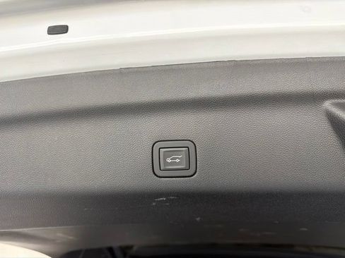 Used 2025 GMC Yukon Elevation w/ LPO, Elevation Black Package AWD/4WD image 22