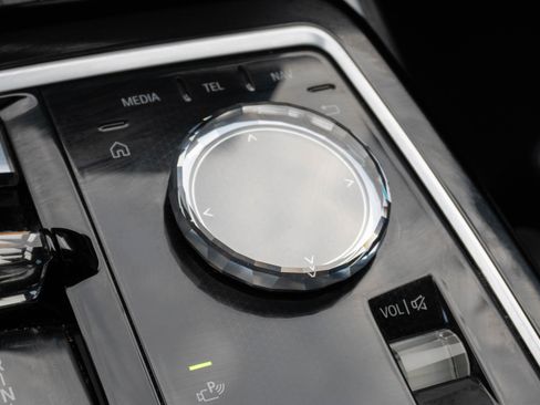 Certified 2023 BMW 740i image 28