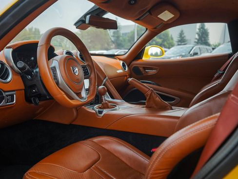 Used 2013 SRT Viper GTS w/ GTS Laguna Interior Pkg RWD image 28