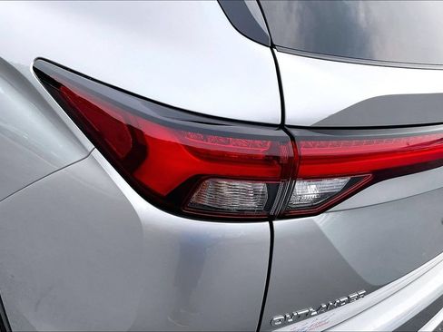 Used 2024 Mitsubishi Outlander SE AWD/4WD image 28