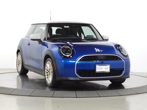 Used 2025 MINI Cooper 2-Door Hardtop FWD image 1