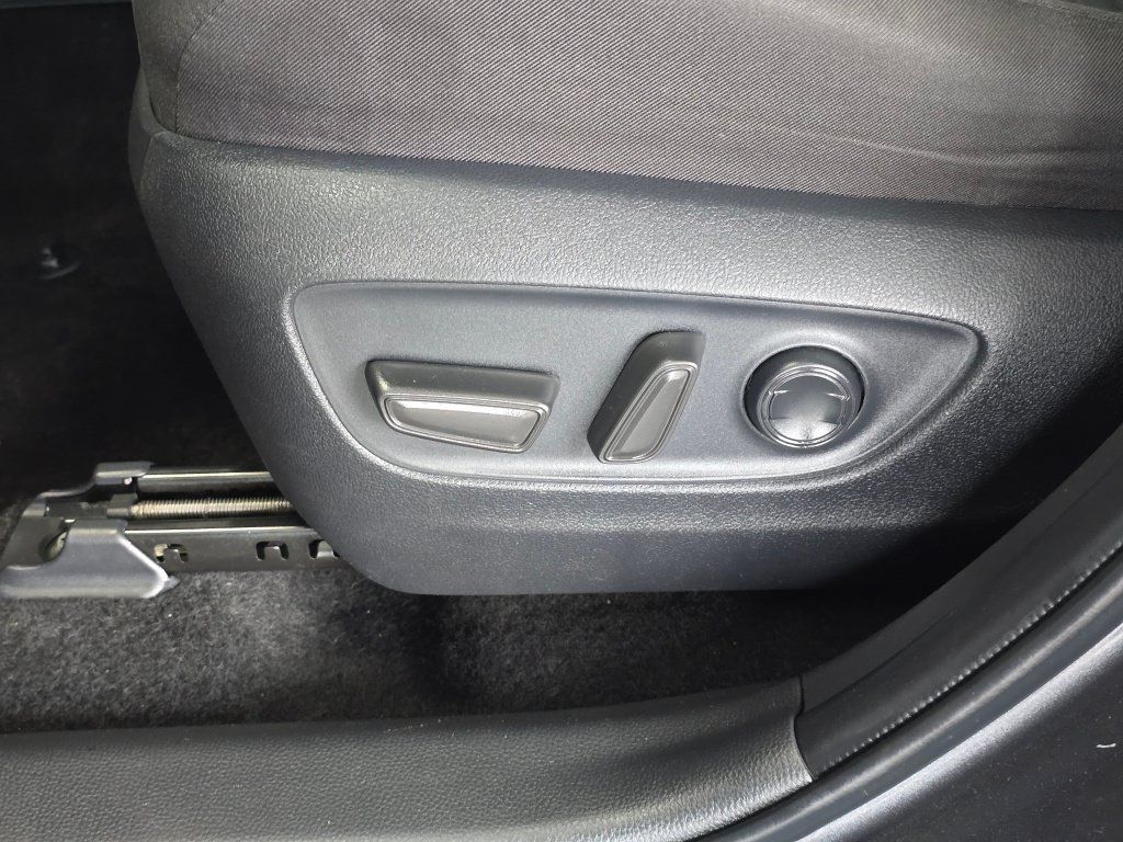 Used 2025 Toyota RAV4 XLE w/ Convenience Package AWD/4WD image 20