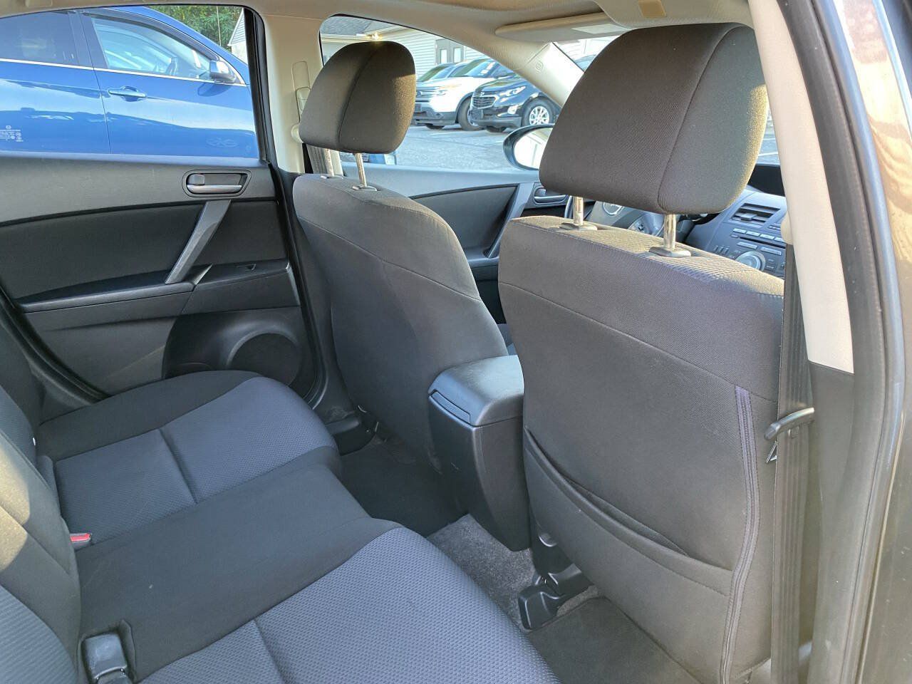 Used 2011 MAZDA MAZDA3 i Touring FWD image 19