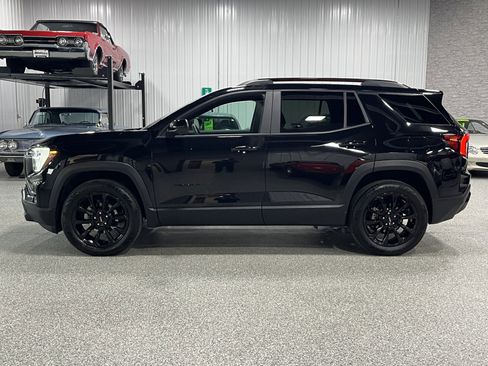 Certified 2025 GMC Terrain Elevation w/ Elevation Premium Package AWD/4WD image 2