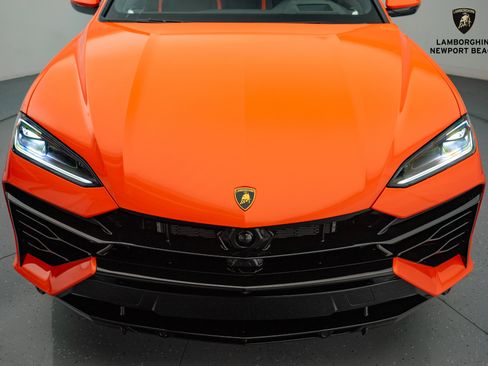 Used 2025 Lamborghini Urus SE image 9