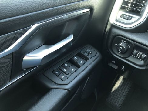 New 2026 RAM 1500 4x4 Crew Cab image 32