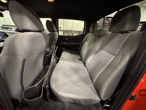 Used 2018 Toyota Tacoma TRD Sport image 20