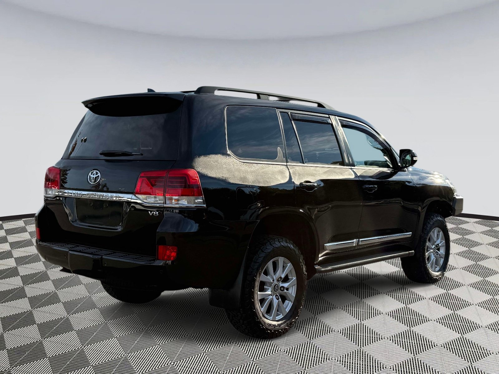 Used 2017 Toyota Land Cruiser AWD/4WD image 2