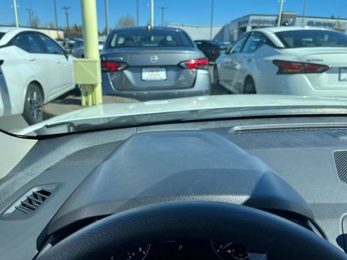 Used 2025 Nissan Altima 2.5 SV image 14