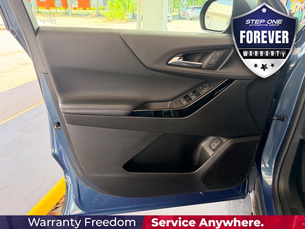 Used 2025 Chevrolet Equinox LT w/ Convenience Package II FWD image 11