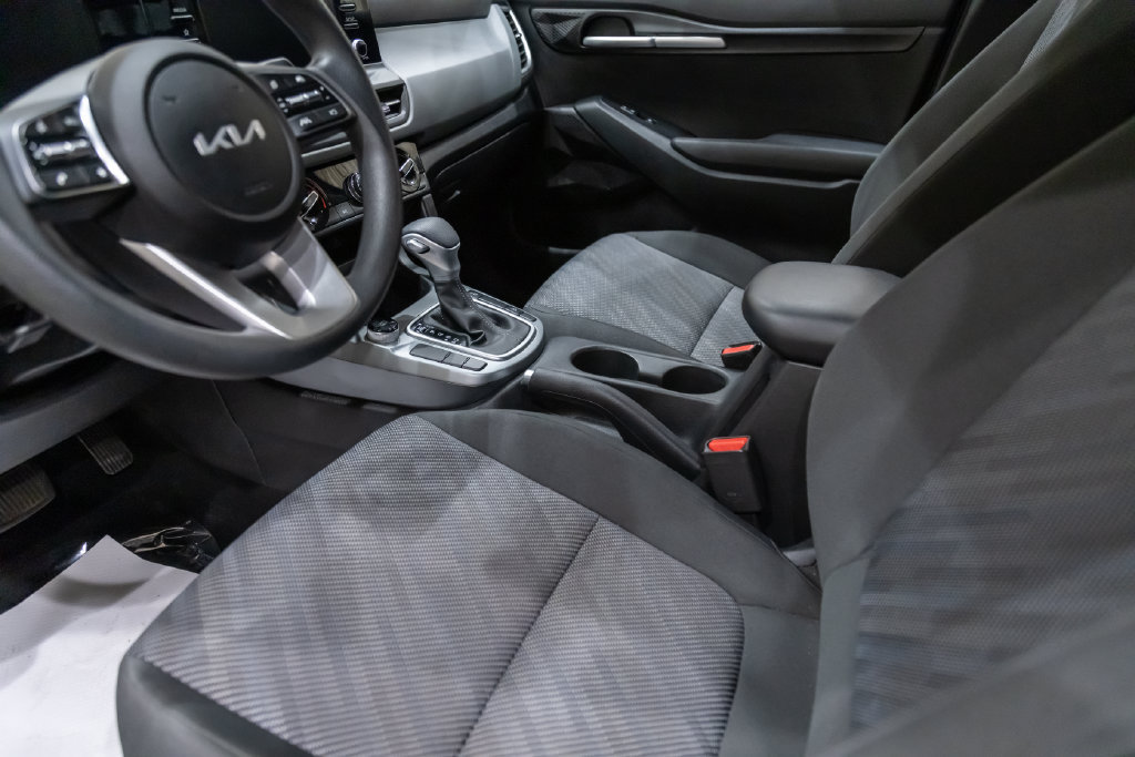 Used 2025 Kia Seltos LX AWD/4WD image 17