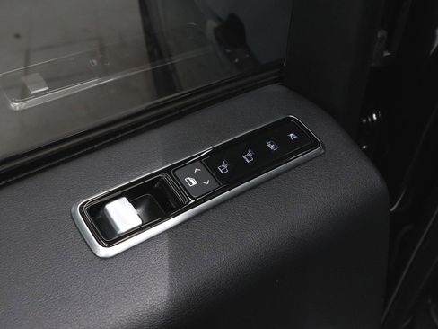 Used 2022 Land Rover Range Rover P525 Westminster Edition image 16
