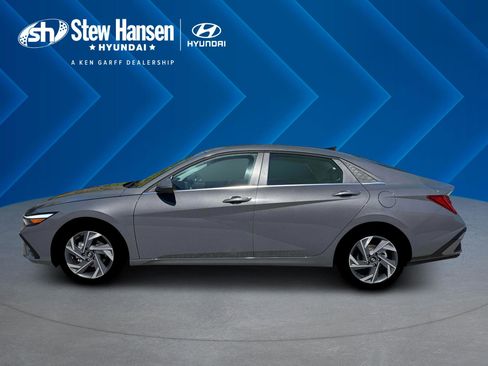 New 2026 Hyundai Elantra Limited FWD image 3
