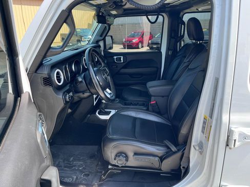 Used 2020 Jeep Gladiator Overland w/ Popular Equipment Package AWD/4WD image 20