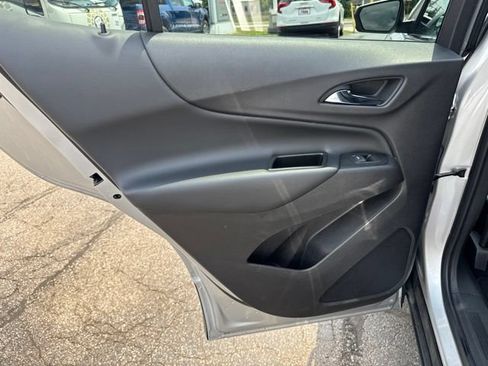 Used 2020 Chevrolet Equinox LT w/ Driver Convenience Package FWD image 17