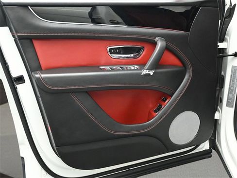 Used 2018 Bentley Bentayga image 9