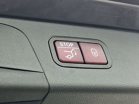 Used 2021 Mercedes-Benz GLC 300 4MATIC image 33