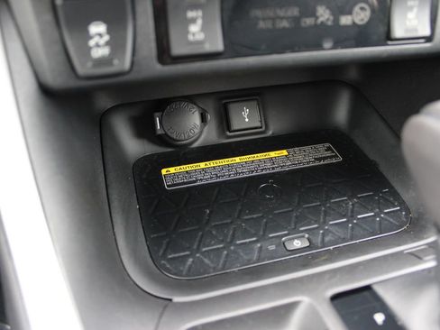 Used 2021 Toyota RAV4 XLE Premium AWD/4WD image 22