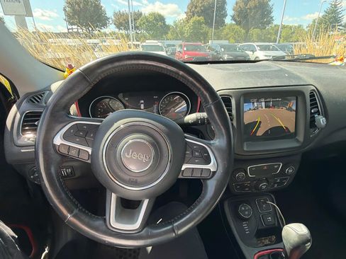 Used 2018 Jeep Compass Trailhawk w/ Leather Interior Group AWD/4WD image 6