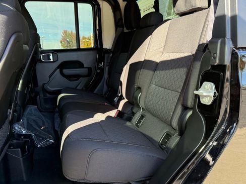 New 2025 Jeep Gladiator Mojave w/ Convenience Group image 27