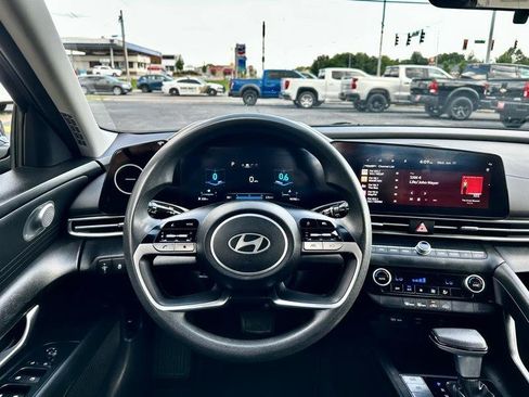 Used 2024 Hyundai Elantra SEL FWD image 12