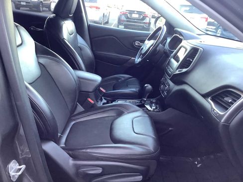 Used 2020 Jeep Cherokee Latitude Plus w/ Cold Weather Group AWD/4WD image 15