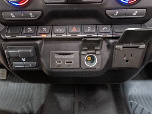 Used 2021 Chevrolet Silverado 1500 LT AWD/4WD image 24