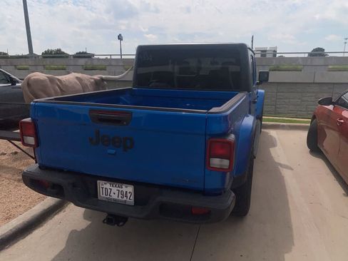 Used 2023 Jeep Gladiator Sport AWD/4WD image 5