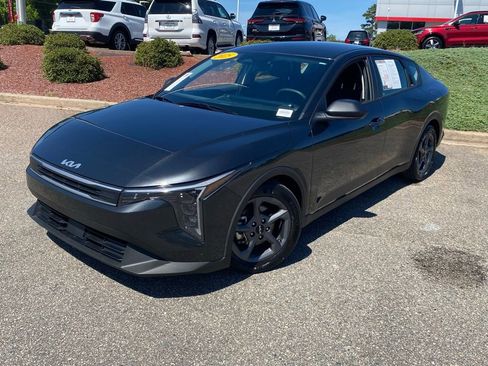 Used 2025 Kia K4 FWD image 2