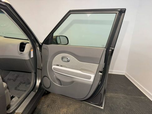 Used 2016 Kia Soul EV FWD image 20