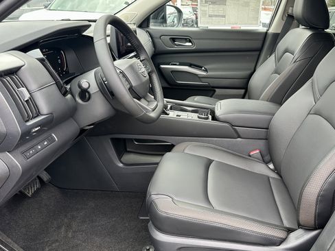New 2026 Nissan Pathfinder SL image 29