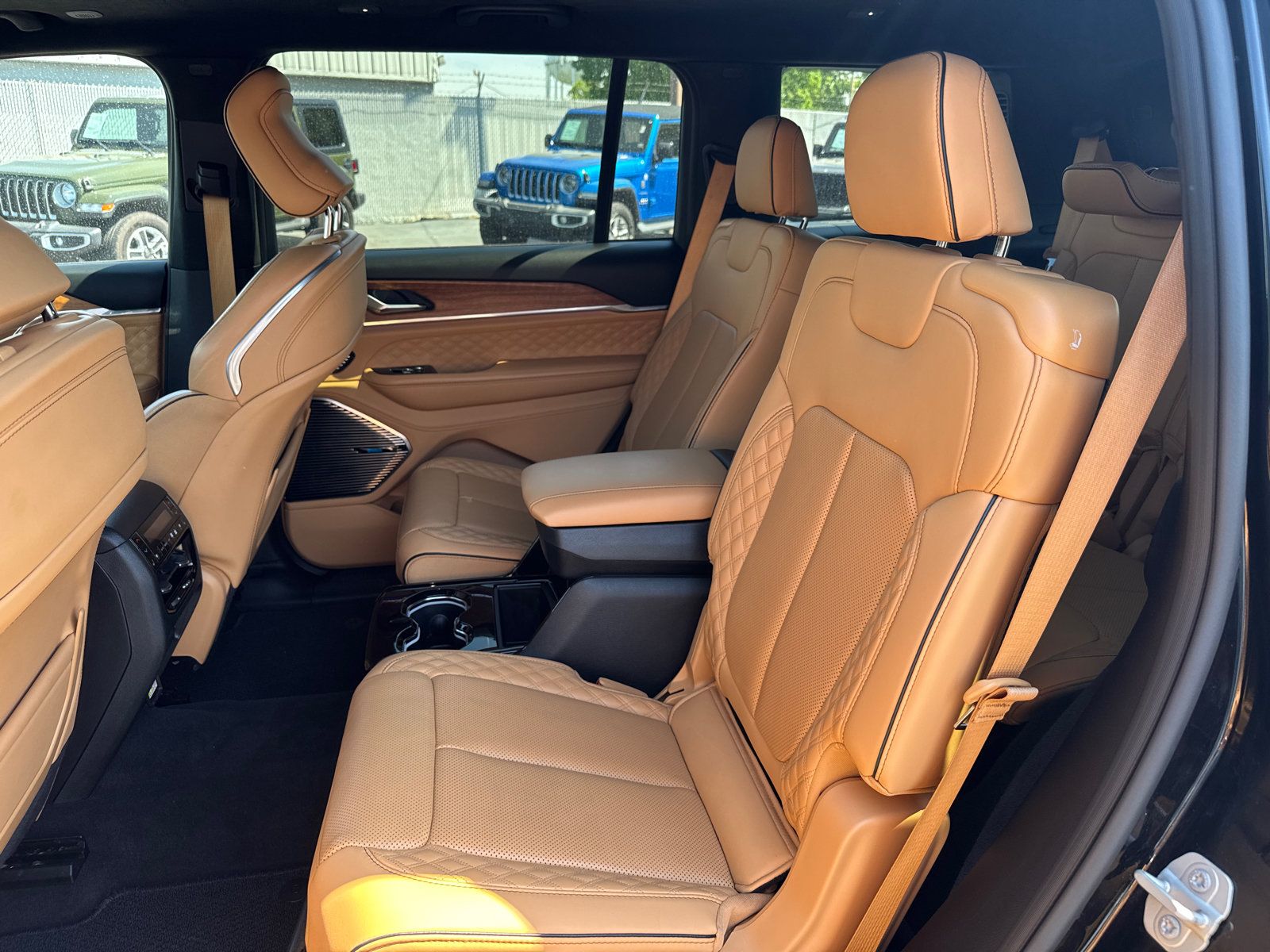 Used 2024 Jeep Grand Cherokee L Summit AWD/4WD image 7