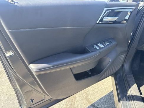 Used 2024 Mitsubishi Outlander SE AWD/4WD image 23