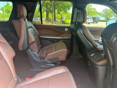 New 2026 Lincoln Navigator Reserve AWD/4WD image 16