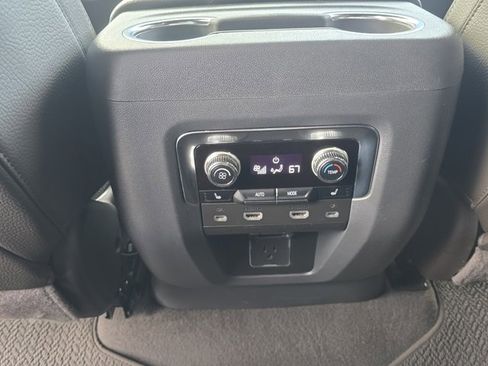 Used 2023 GMC Yukon Denali image 12