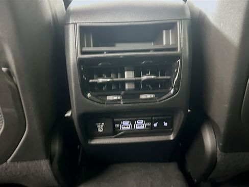 Used 2023 Jeep Grand Cherokee Limited image 27