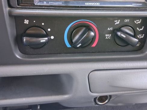 Used 2004 Ford Excursion XLT image 16