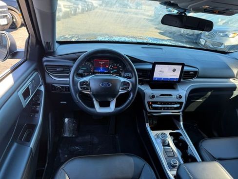 Used 2023 Ford Explorer XLT w/ Equipment Group 202A image 6